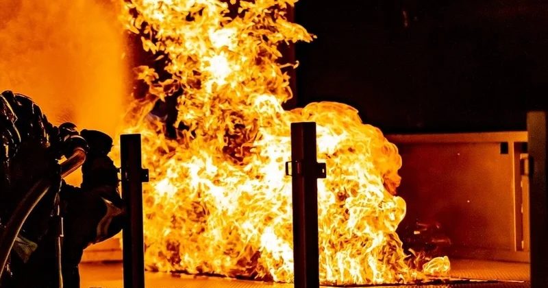 Алматыда өртенген үйдің жертөлесінен ес түссіз жатқан адам табылды