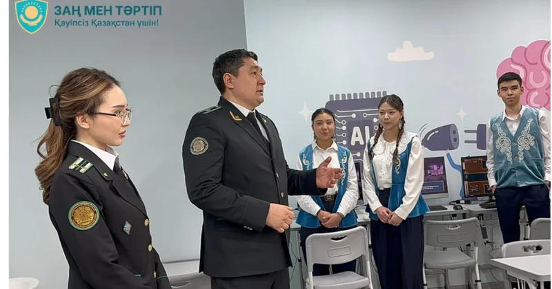 В школах Алматы запустили проект Qarzhy Saqshysy