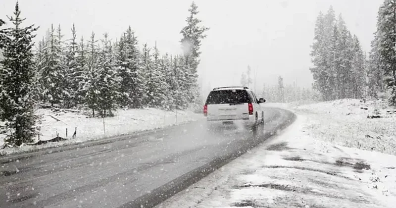 Казахстанцев предупредили о закрытии дорог сразу в нескольких регионах