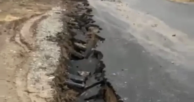 Шымкентте екі көшенің қиылысында асфальт опырылып қалды