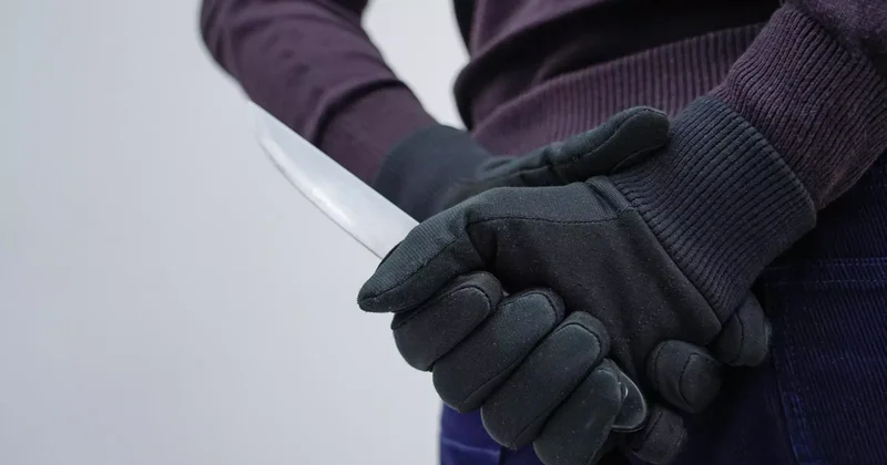 Атырау облысында ер адам баласын ренжіткен тұрғынның құлағын түбімен кесіп алды