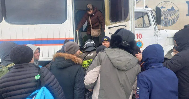 Ехавших в Россию на автобусе жителей Таджикистана пришлось спасать казахстанцам