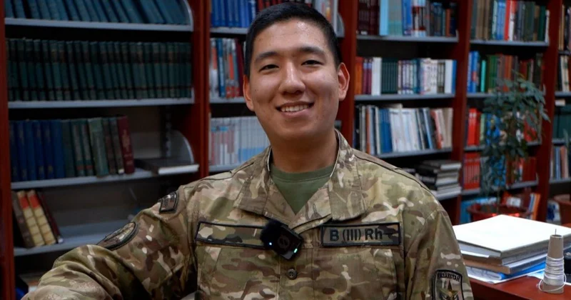 Қатардағы жауынгер 5 тілде еркін сөйлейді