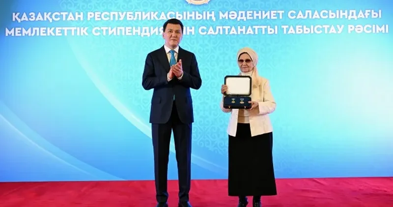 Мемлекеттік кеңесші Бауыржан Момышұлының туыстарына Алтын жұлдыз бен Отан орденін тапсырды