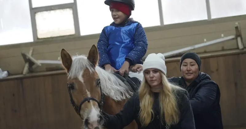 Четвероногие доктора, или Как лошади становятся врачами для детей с ДЦП и аутизмом