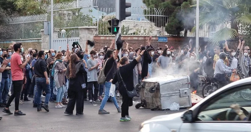 В Иране вторую неделю продолжаются протесты. СМИ пишут, что у аятоллы Хаменеи есть план бегства в Москву