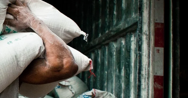 Заваленный тонной муки костанаец отсудил миллионы