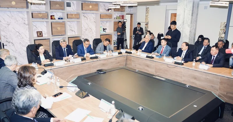 В Национальной академии наук обсудили научные основы модернизации Конституции