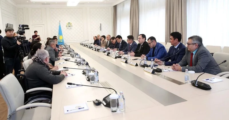 В Алматы поддержали конституционные поправки и разъяснили их значение