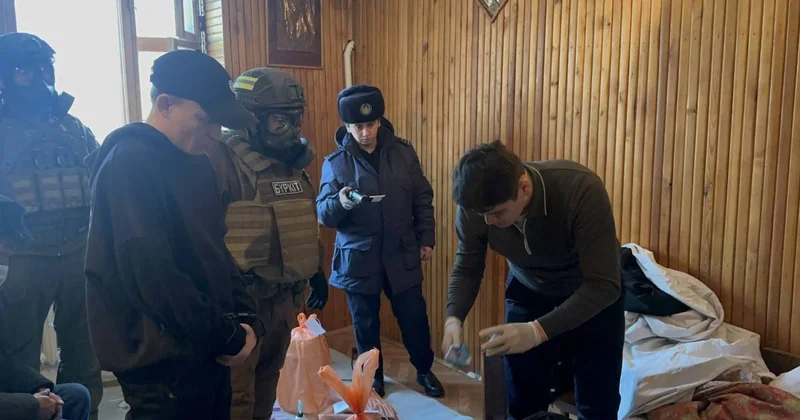 Микролаборатория в одной комнате: под Алматы раскрыли секрет неприметного дома (ВИДЕО)