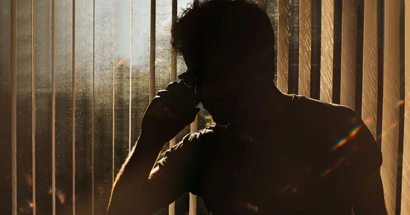 Казахстанец около 300 раз позвонил девушке с разных номеров и оказался в ИВС