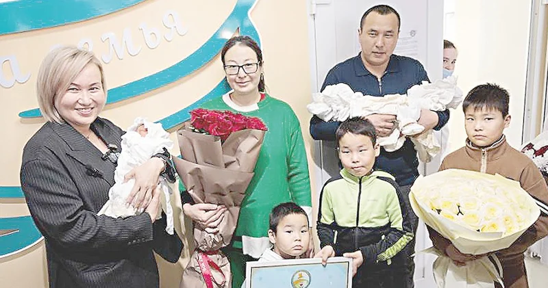 Үш ұлдан кейін үшем қыз босанды