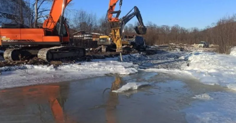 ​Су тасқыны 2026: Қазақстандағы Атырау және басқа өңірлерде өзен арналары тазартылып жатыр