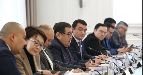 Алматыда конституциялық түзетулер қолдау тауып, олардың мәні түсіндірілді