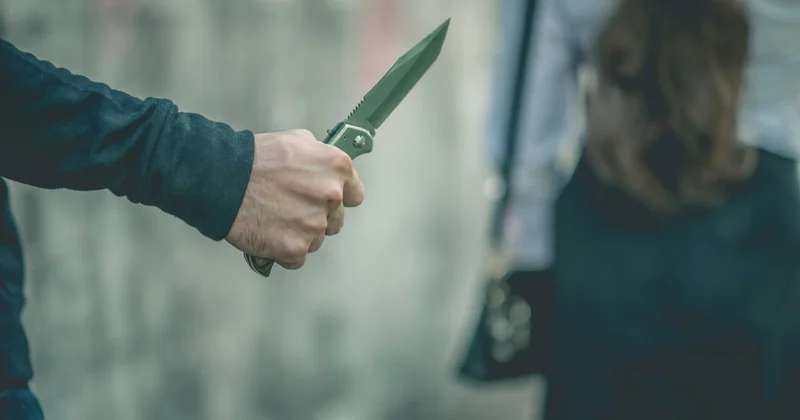 Алиментщик порезал лицо своему частному судебному исполнителю в Рудном