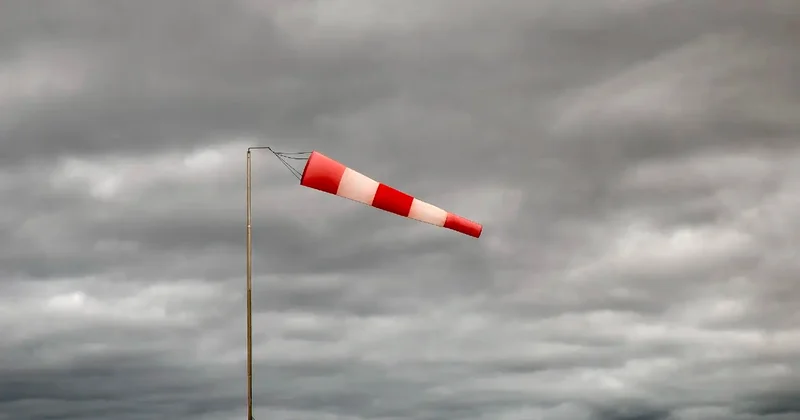 Сильный ветер сорвал кровли домов в Жанатасе