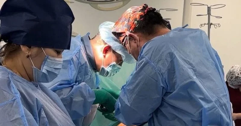 Шымкентте науқасқа туған інісі бір бүйрегін беріп, өмір сыйлады