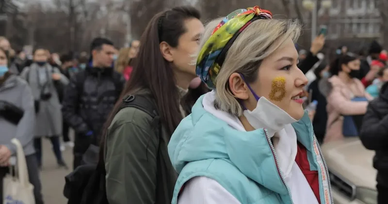 Это не просто праздник весны, цветов и украшений. В этот день мы продолжаем бороться за права женщин