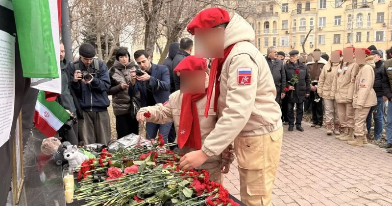 Ресейде оқушылар қаза тапқан аятолла Хаменеидің рухына тағзым етті