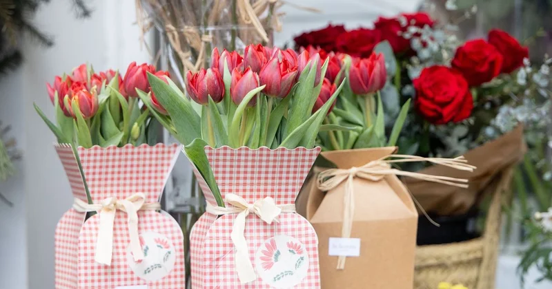 Алматинцам объяснили, как легально продавать цветы 8 марта
