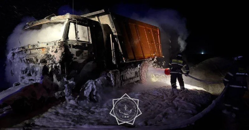 Грузовик горел на трассе в Карагандинской области