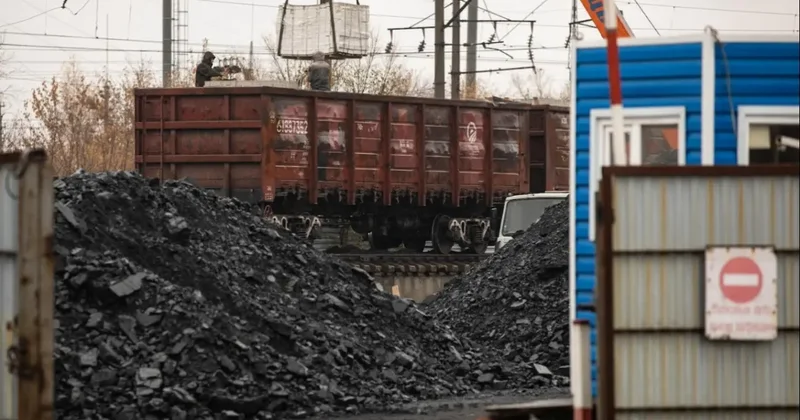 Тысячи отечественных полувагонов простаивают, а иностранный подвижной состав работает