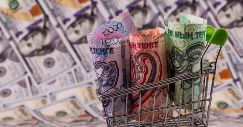 Резкое падение доллара к тенге объяснили финансисты