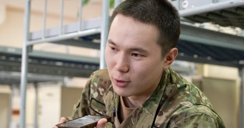 Мама, я Вас люблю : солдаты Нацгвардии поздравили матерей с 8 Марта