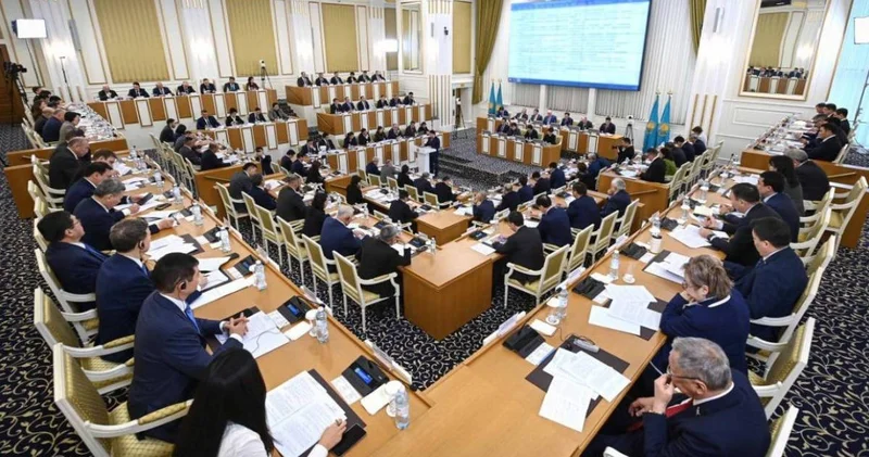 Жаңа Конституцияның жобасы республикалық референдумға шығарылды