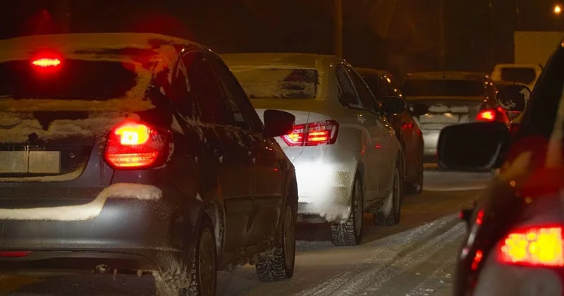 Просто адские пробки : жители Астаны и Алматы перед 8 марта застряли в дорожных заторах