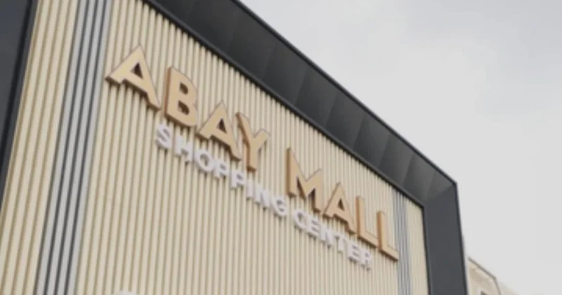 Вывеска ABAY MALL в Таразе вызвала серьёзные споры в соцсетях