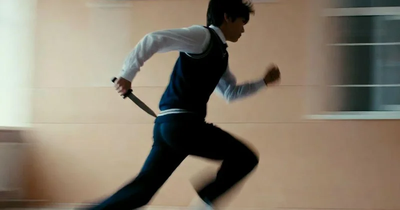 ​Қонаевта оқушы мектеп дәлізінде пышақпен жүгірді