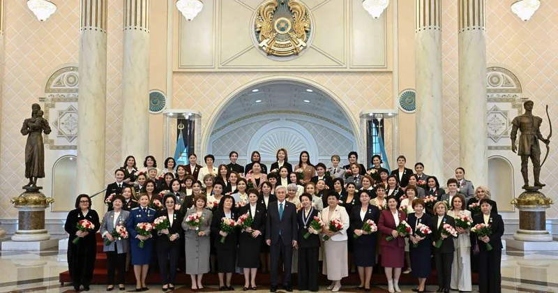 Депутаты, певицы, писатели: кто из женщин Казахстана получил награды от Токаева