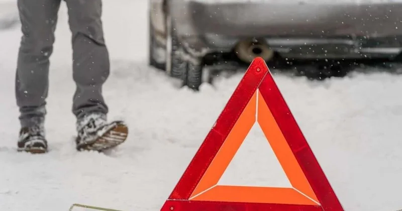 Грузовик вылетел на встречку и опрокинулся на трассе под Осакаровкой
