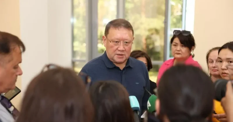 "Нет никакой охраны". Аким Костанайской области рассказал, что живёт в обычной многоэтажке