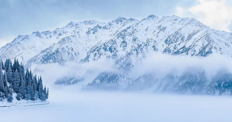 Снежный покров вдвое превышает норму: казахстанцев предупредили об опасности в горах