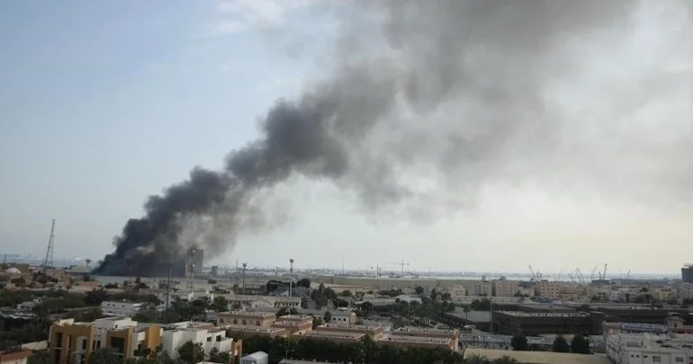 БАӘ мен Бахрейнге жасалған шабуыл өртке және кәсіпорын жұмысының тоқтауына себеп болды