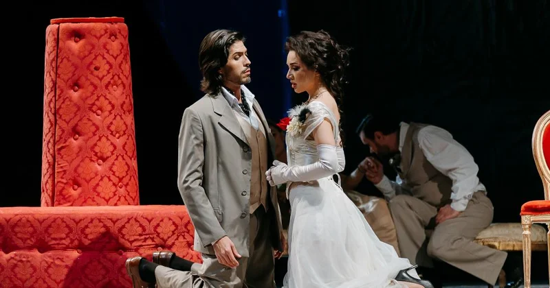 Звездный состав исполнителей выступил с оперой Травиата в Астане