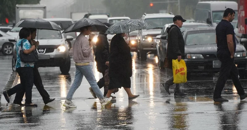 Гроза, град и шквальный ветер: штормовое предупреждение объявлено в регионах Казахстана