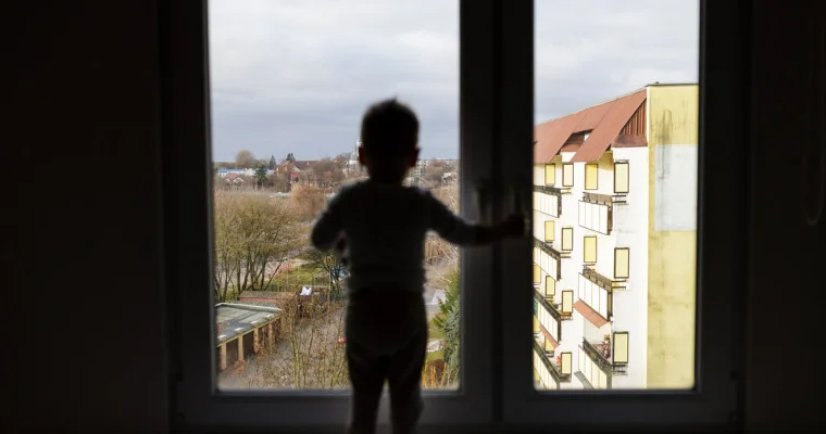 Актөбеде бір тәулікте екі бала терезеден құлап кеткен