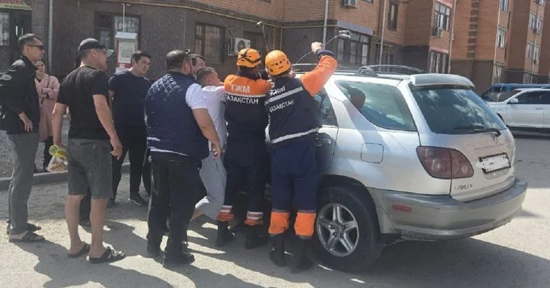 Трехлетнего малыша спасли из запертого автомобиля в Кызлорде