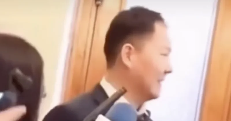 Депутаты в Монголии устроили драку: один ударил другого при журналистах