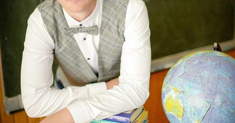 Коррупционер, занимающийся сплетнями : казахстанка заплатит за жалобу на педагога