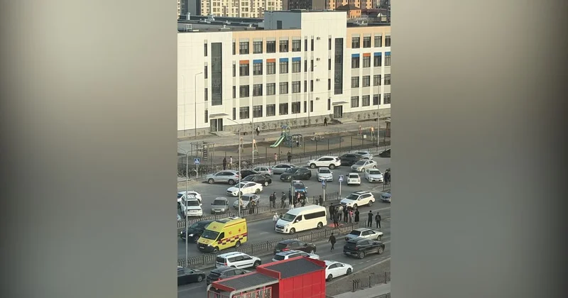 ​Атырауда Binom мектебінің алдында оқушы қаза болды
