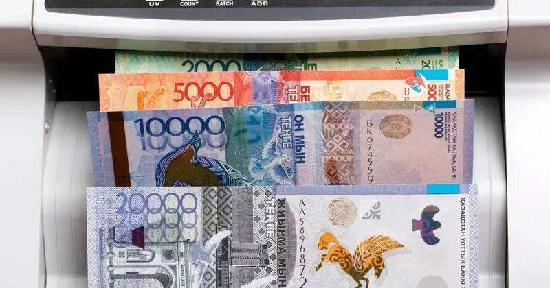 Курс доллара опустился ниже 465