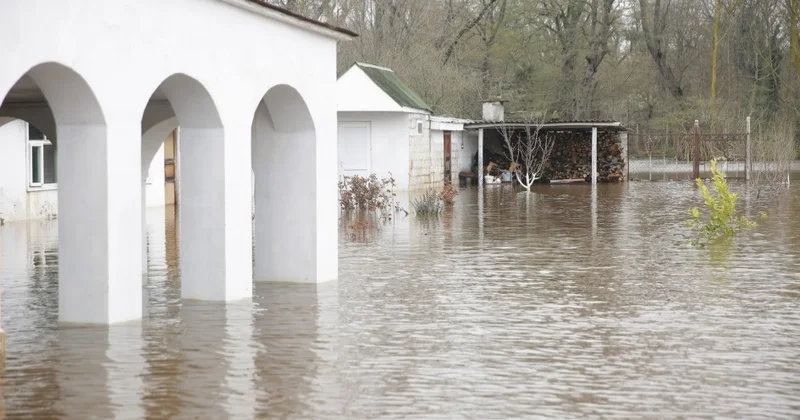 Әзербайжанда нөсер салдарынан болған су тасқыны Набрань туристік аймағын қиратты