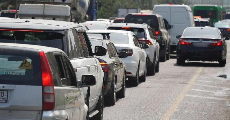 Как планируют бороться с пробками на улице Розыбакиева и Атакенте в Алматы