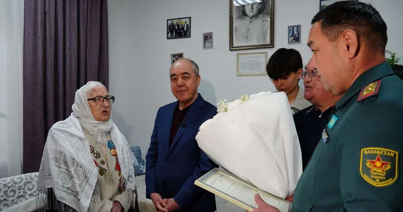 В Уральске ветерана поздравили со 105 летием