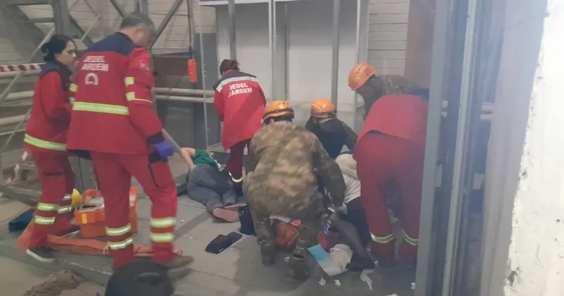 Четверо женщин получили травмы после падения с самодельного подъёмника в Уральске