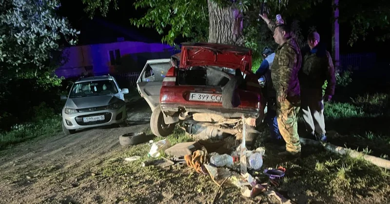 В ВКО трое парней погибли в ДТП после столкновения с деревом